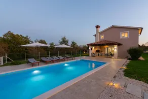 Villa with garden, barbeque & terrace - Image 2