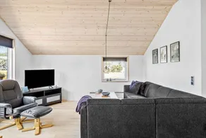Holiday home with barbecue & terrace - Image 2