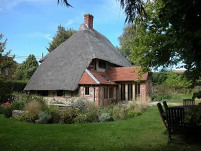 Cottage with garden & terrace - Image 2