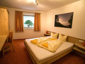 Romantic holiday house with a terrace and a view of the lake - Image 4