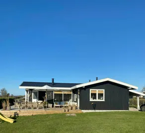 Holiday home with garden, terrace & BBQ | Sea view | Perfect for remote work - Image 2