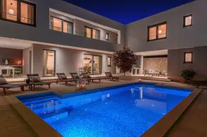 Villa with garden, BBQ & sauna | City view - Image 2