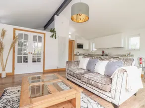 Fully equipped cottage with garden - Image 5