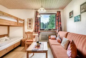 Apartment with terrace & garden - Image 4