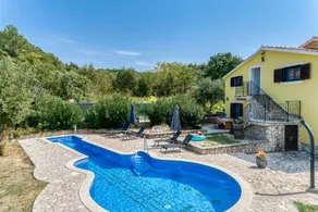 Fully equipped villa with garden, barbecue & terrace | Perfect for remote work | Dogs allowed - Image 3