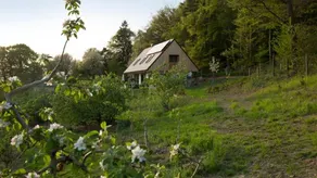 House with sauna, hot tub & barbeque | Perfect for remote work - Image 2