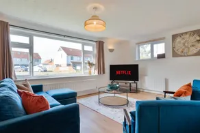 Fully equipped holiday home with garden - Image 2