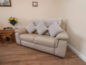Cottage with garden - Image 3