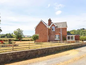 Family-friendly pleasant cottage with jacuzzi & garden | Pets are welcome - Image 4