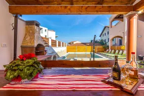 Holiday apartment with terrace, barbeque & pool - Image 3