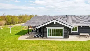 Holiday home with hot tub, garden & sauna - Image 2