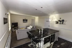 Flat with garden - Image 3