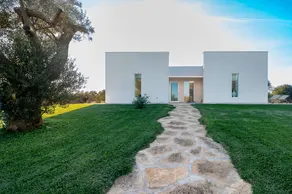Fully equipped villa with BBQ, garden & terrace | Garden view - Image 3
