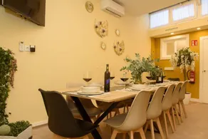Apartment with terrace - Image 3