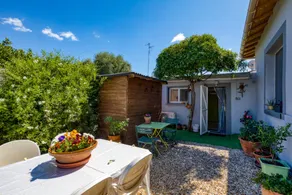 Apartment with barbeque & garden | Garden view - Image 2