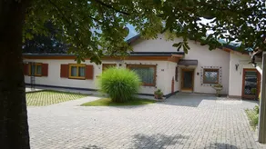 Holiday apartment with garden, barbecue & heated pool - Image 3