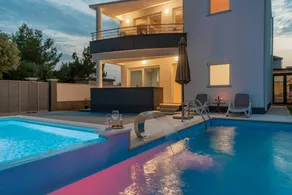 Family-friendly villa with private pool, barbeque & terrace - Image 4