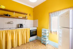 Holiday home with garden | City view - Image 5