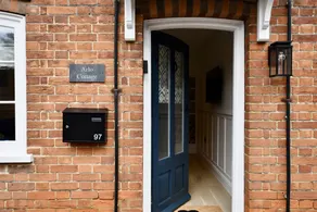 Cottage with garden - Image 2