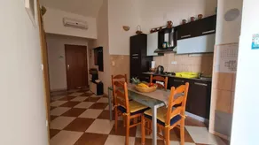 Holiday apartment with fast internet, barbeque & garden | Water view - Image 5