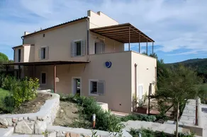 Villa with terrace, private pool & garden | City view - Image 5