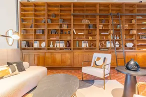 Spacious, modern loft in a château near Aix. - Image 3