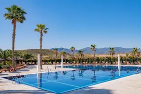 Fully equipped house with garden, terrace & pool | Sea view | Dogs allowed - Image 3