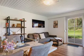 Idyllic Apartment by the Forest Edge with Private Terrace, Shared Garden, and Wi-Fi - Image 3