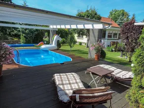 Ferienhaus mit Garten, Pool und Terrasse - Image 2