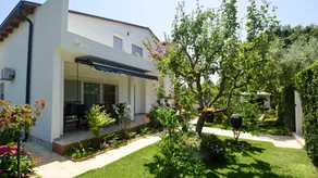 Apartment with terrace, garden & barbeque - Image 3