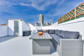Flat with garden, terrace & pool - Image 3