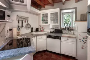 Maison avec piscine, barbecue et terrasse | Vue jardin - Image 4