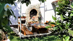 Villa with barbecue, terrace & garden - Image 3