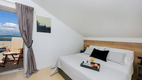Holiday apartment with barbeque & terrace - Image 3