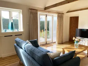 Children-friendly pleasant cottage with BBQ, private pool & garden - Image 4
