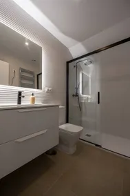 Holiday apartment with terrace & pool - Image 5