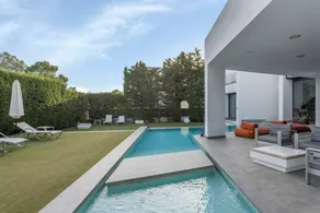 Maison de vacances entièrement équipée avec jardin, piscine et terrasse | Vue mer | À côté de la plage | Adaptée au travail à distance - Image 2
