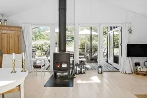 Holiday home with terrace & barbecue - Image 4