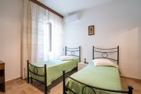 Fully equipped flat with BBQ & garden | Garden view | Dogs allowed - Image 2