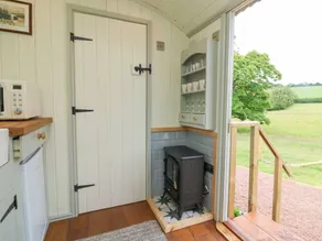 Cottage with barbecue & garden - Image 5