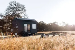 Secluded Tiny House with Mountain Views in Victoria - Image 2