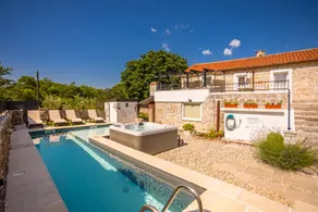 Villa with private pool, terrace & sauna | Panoramic view - Image 2