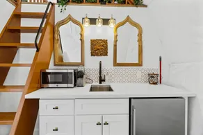 Beautiful Lofted Dome with Cozy Deck and Charming Design in Elgin, Texas - Image 3