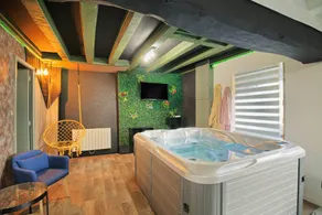 Cottage avec terrasse, jardin et jacuzzi | Vue jardin | Idéal pour le télétravail - Image 2