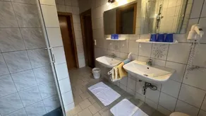 Mehrbettzimmer für 5 Personen (32 m²) in Gaming - Image 4