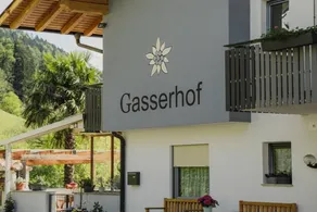 Holiday home with garden - Image 2