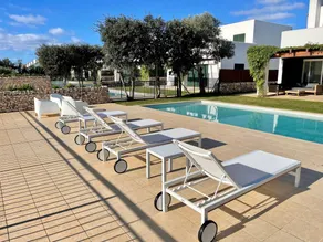 Beautiful Villa with Sea Views, Great Location and Air Conditioning - Image 2