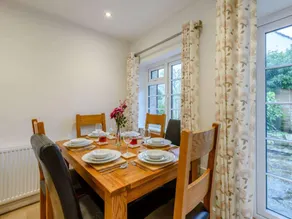 Cottage with garden - Image 3