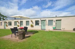 Holiday apartment with garden & barbecue - Image 3