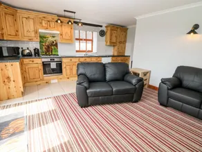 Family-friendly wonderful cottage with garden | Pets allowed - Image 4